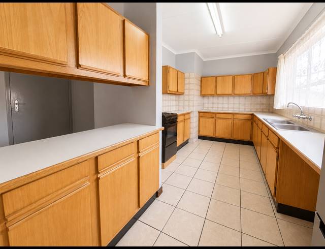 3 BEDROOM FLAT FOR SALE IN THREE RIVERS